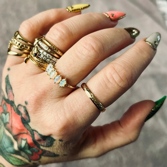 Charlie and Marcelle 14k yellow gold opal ring, size 7 - Picture 4 of 11